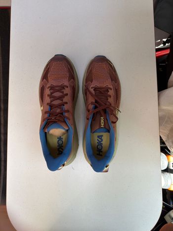 Hoka, challenger 8