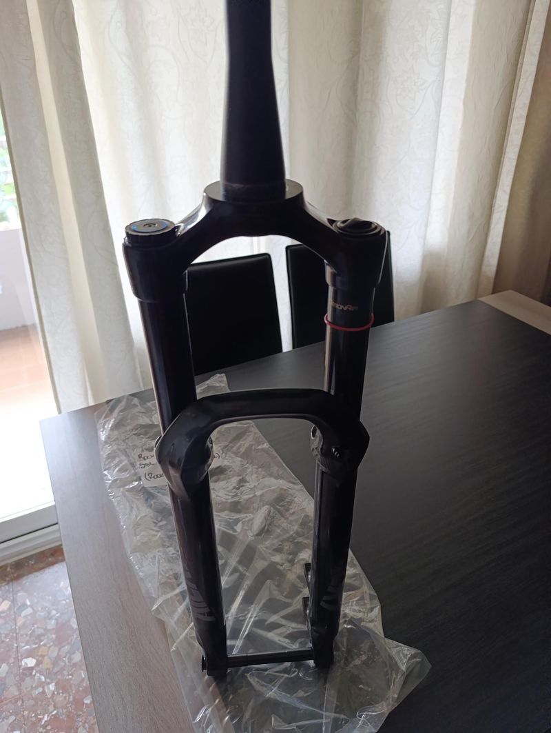 Used Rock Shox Lyric Select+ Charger 2.1 RC 29" Debon Air 150 mm Boost 15x110 mm Tapered Black 2025 Fork