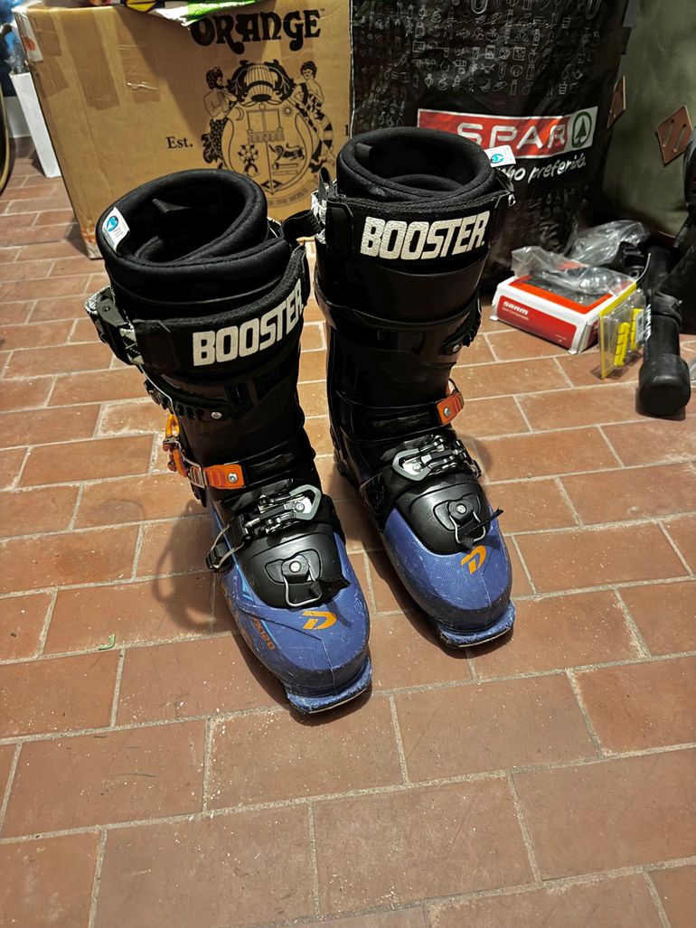 Used Dalbello Lupo AX 120 Ski Boots 2018 bike — image 1 of 4