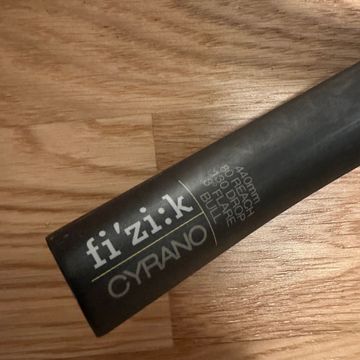 Used Fizik Cyrano Bull 44cm Cockpit