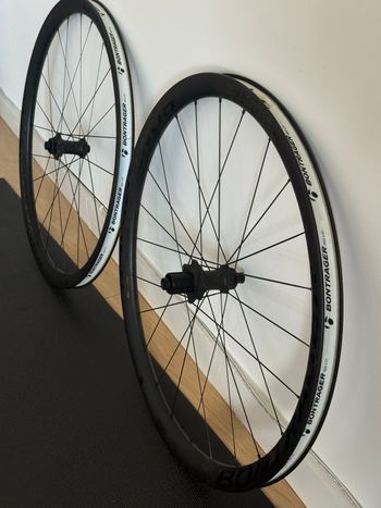 Used Bontrager Aeolus Pro 3V bike — image 4 of 5