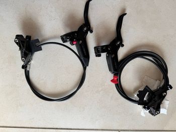Sram, Level Silver Stealth 4-Piston Brake