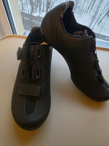 Used Van Rysel Road 520 Cycling Shoes 2024 bike — image 2 of 5