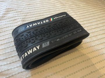Použité Challenge Getaway XP 700c x 45 Tubeless Tire Tyres & Tubes