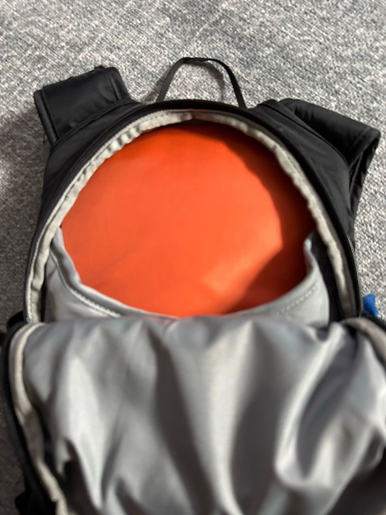 Used Camelbak Lobo 9 Hydration Pack 70 oz bike — image 4 of 6