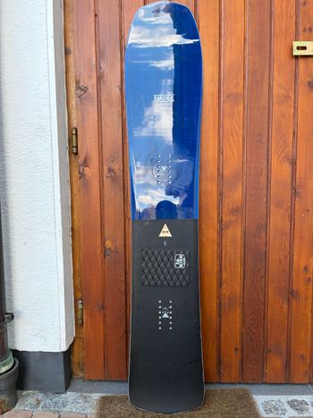 Used Nidecker The Smoke Snowboard 2022 bike — image 2 of 6