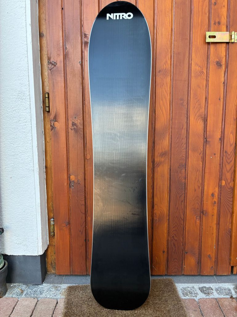 Used Nitro Slash Snowboard 2022 bike — image 4 of 6