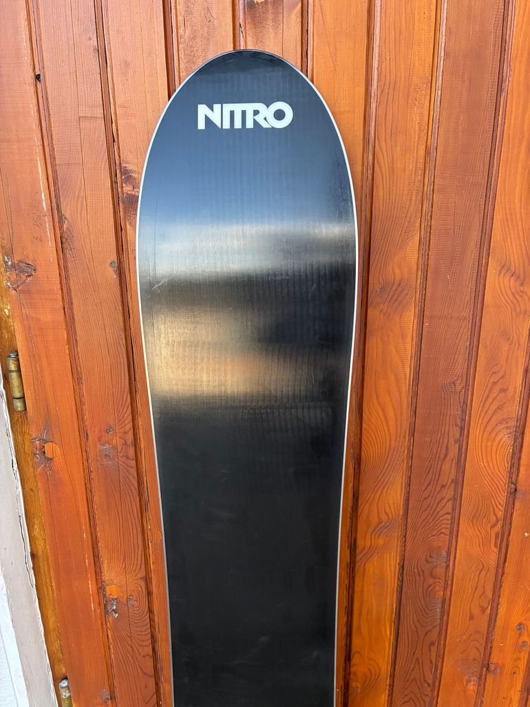 Used Nitro Slash Snowboard 2022 bike — image 5 of 6