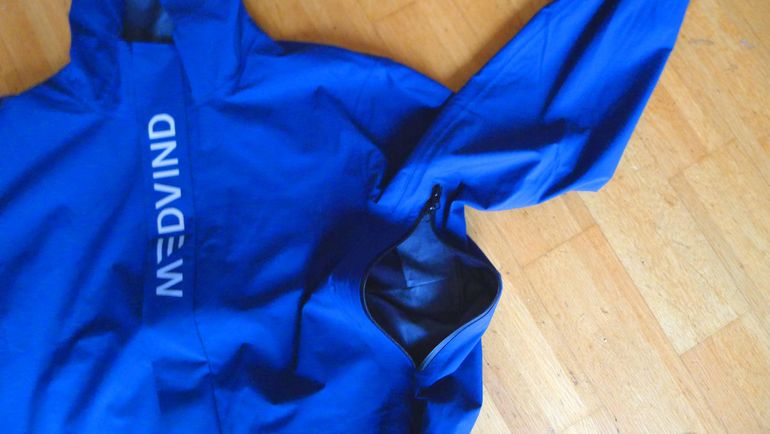 Used Medwind Allweather 2nd Gen Regen-Parka 2025 bike — image 3 of 5