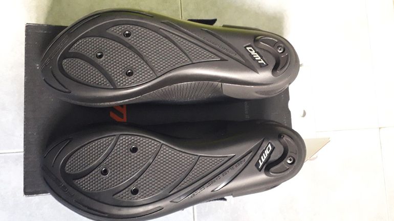 Used Dmt R6 Black T42 bike — image 1 of 3