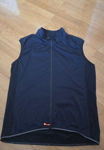 Isadore, Echelon Gilet