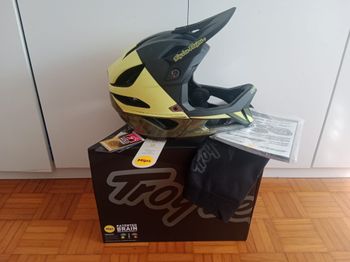 Troy Lee Designs, Stage MIPS Helmet