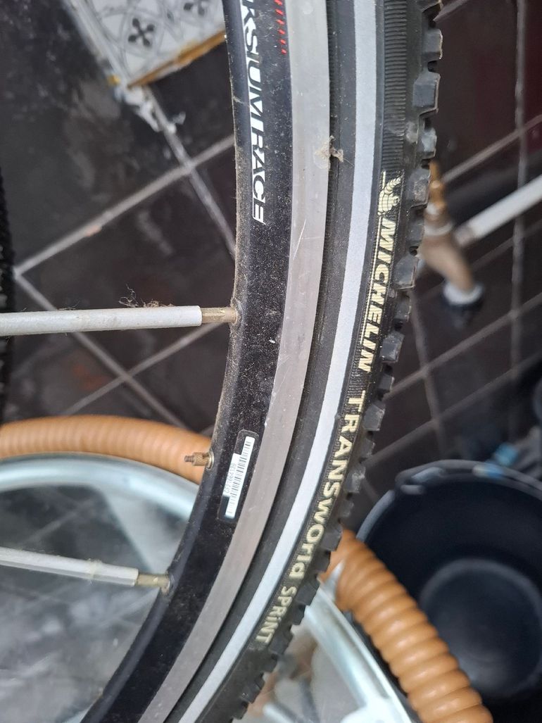 Used aksium race michelin transworld sprint bike — image 3 of 5
