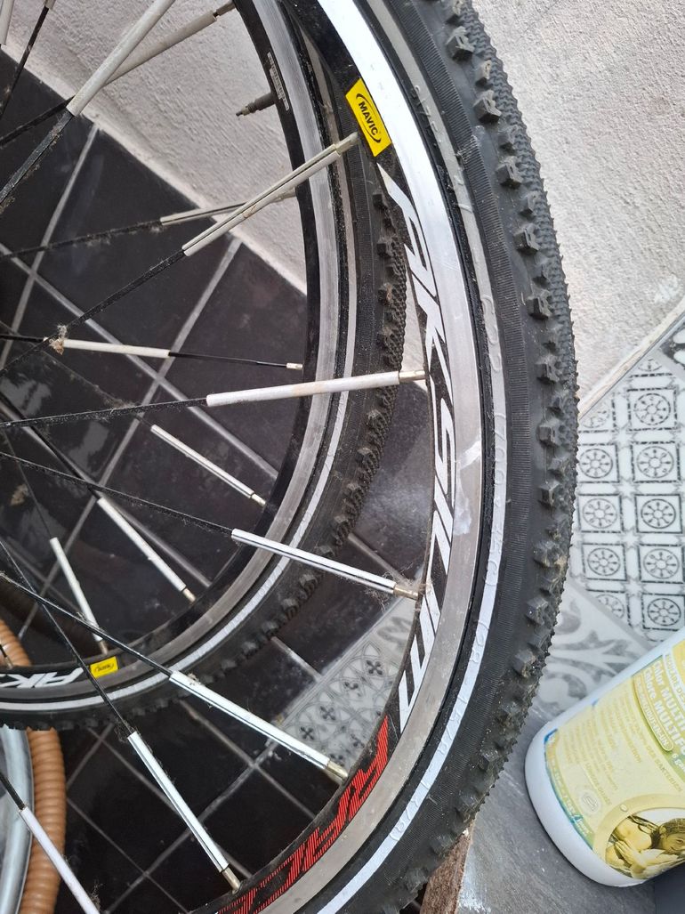 Used aksium race michelin transworld sprint bike — image 5 of 5