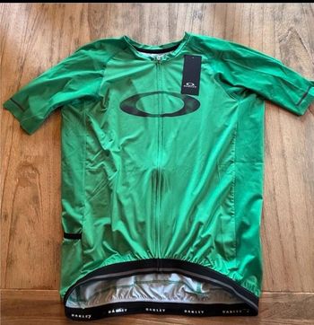 Oakley, Icon Jersey