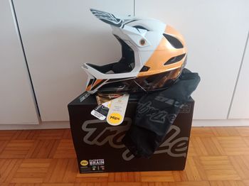 Troy Lee Designs, Stage MIPS Helmet