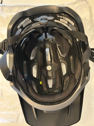 Used Giro Source MIPS Helmet bike — image 8 of 9