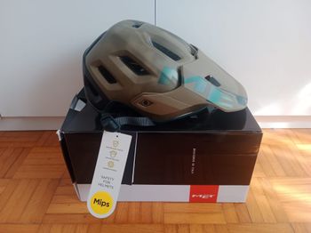 MET, Roam MIPS Helmet