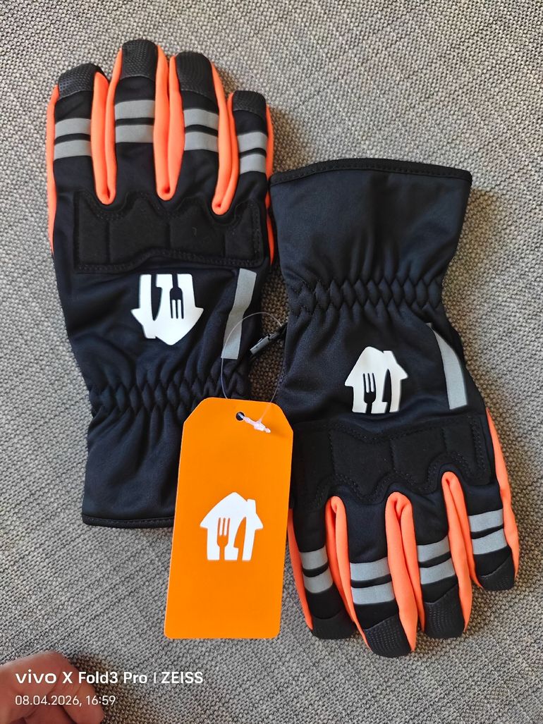 Used Lieferando Wasserdicht Gloves 2026 bike — image 1 of 3
