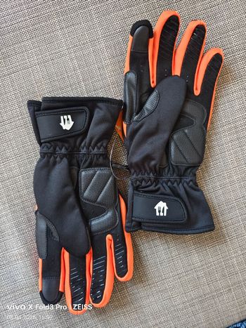 Used Lieferando Wasserdicht Gloves 2026 bike — image 2 of 3
