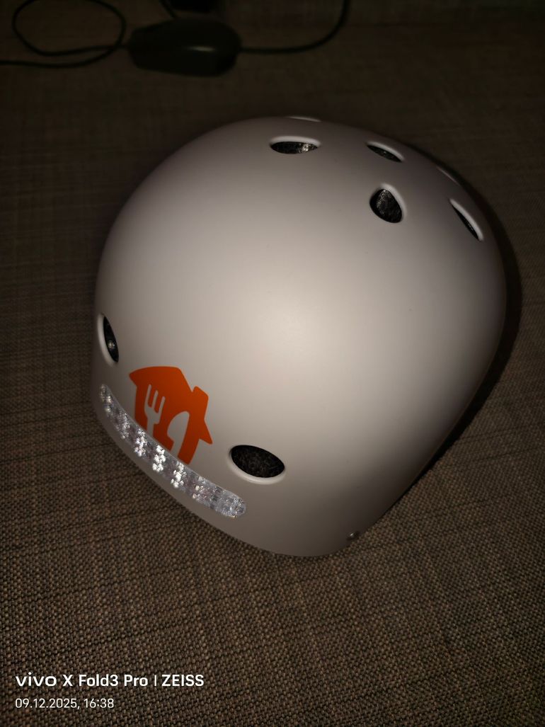 Used Lieferando Fahrradhelm M-L 2026 bike — image 1 of 3