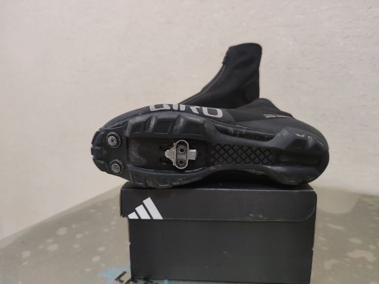 Used Giro MTB Winter Shoe Covers bike — image 4 of 4