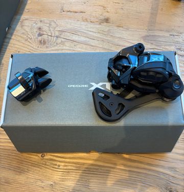 Shimano Deore XT Di2 M8200 Groupset 2025 Groupset usato