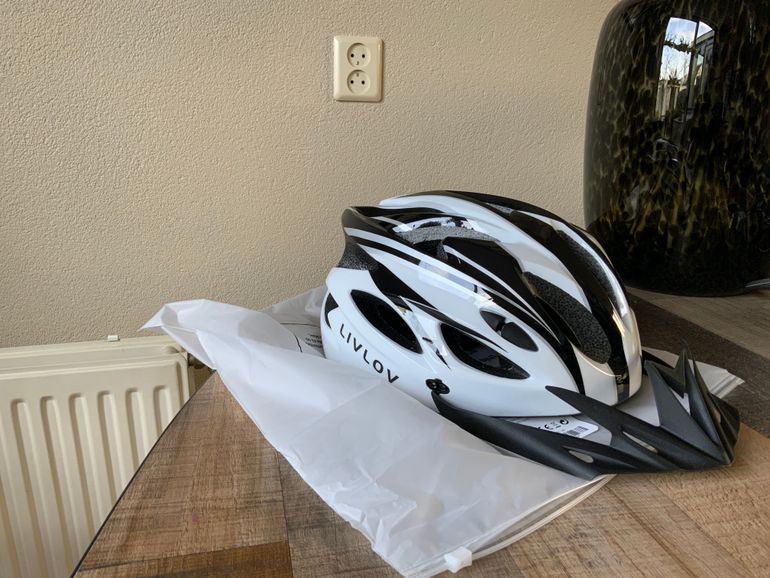 Used livlov v5 2025 bike — image 4 of 4