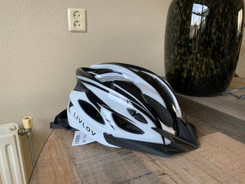 Used livlov v5 2025 bike — image 2 of 4