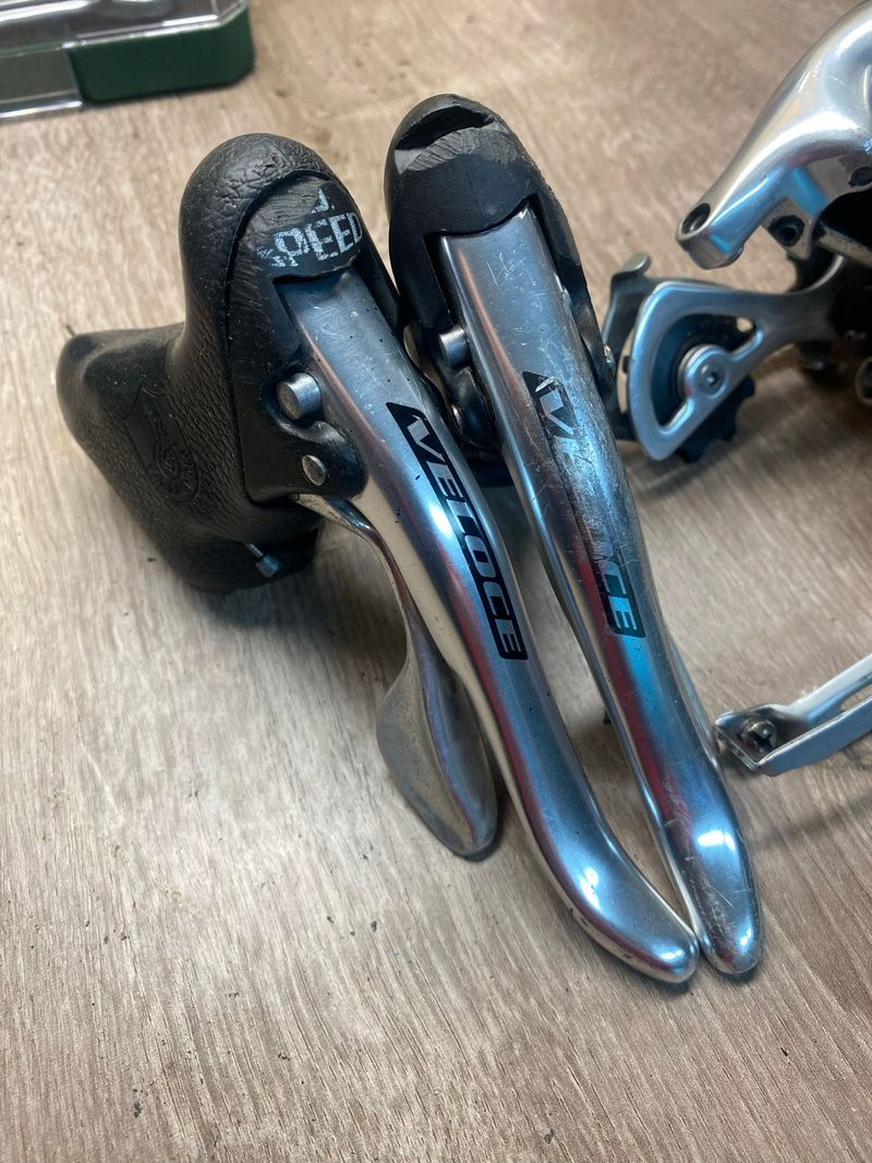 Campagnolo Veloce 10-Speed Chain Drivetrain & Pedals de segunda mano