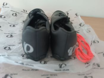Used Pearl Izumi cycling shoes bike — image 4 of 5