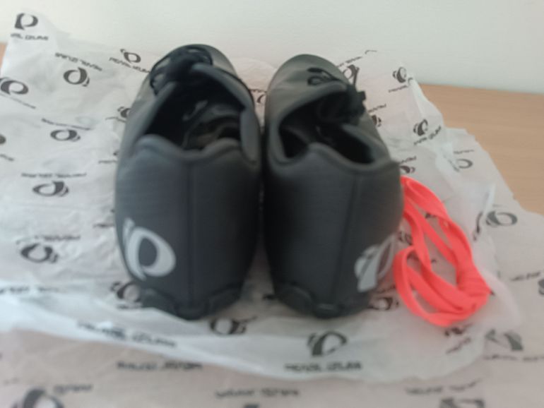 Used Pearl Izumi cycling shoes bike — image 4 of 5