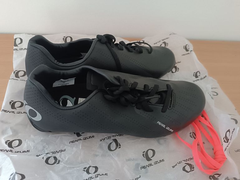Used Pearl Izumi cycling shoes bike — image 2 of 5