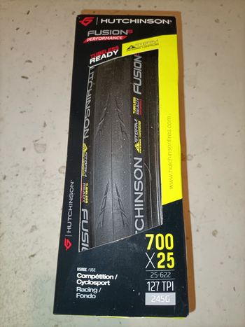 Used Hutchinson Fusion 5 Performance TLR 700x25 bike