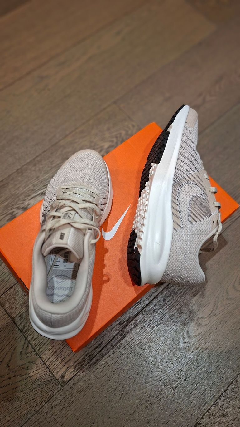 Used Nike Running Shoes bike — image 3 of 5