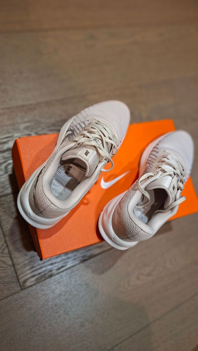 Used Nike Running Shoes bike — image 1 of 5
