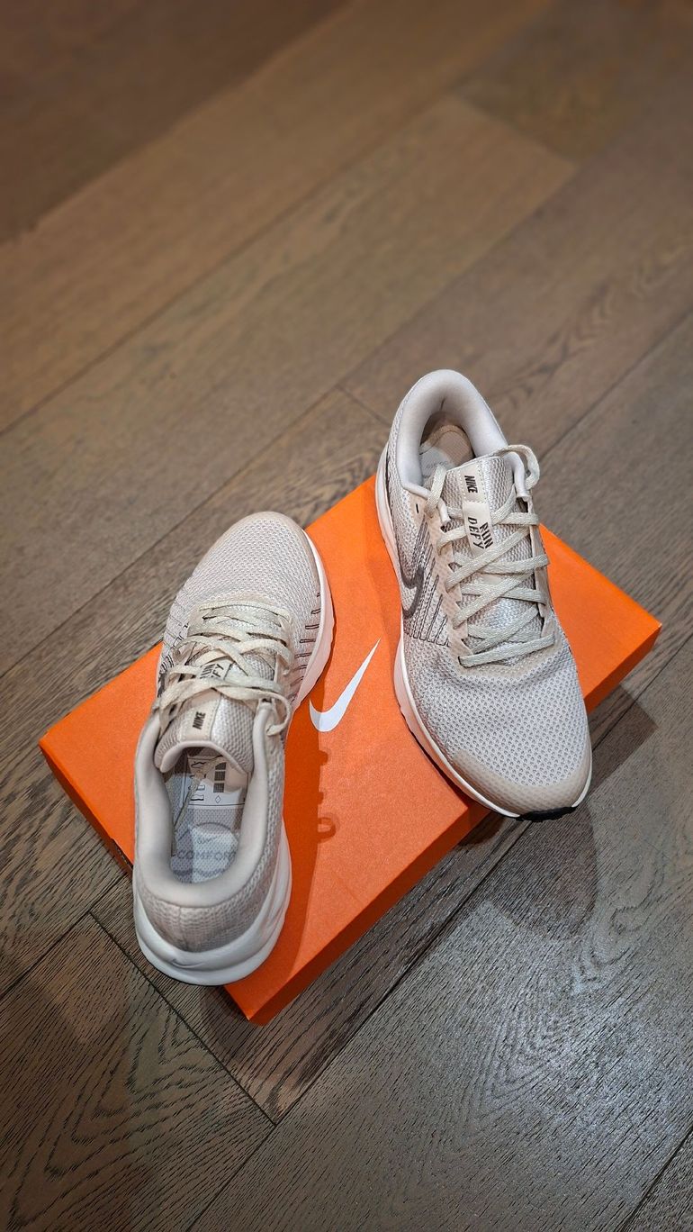 Used Nike Running Shoes bike — image 5 of 5