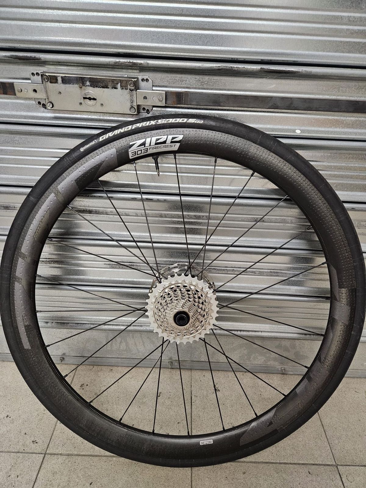 Zipp 303 Firecrest Tubeless Disc-brake Wheelset | buycycle