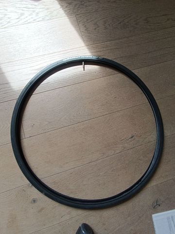 Michelin Dynamic Sport 700 X 23 Tyres & Tubes d'occasion