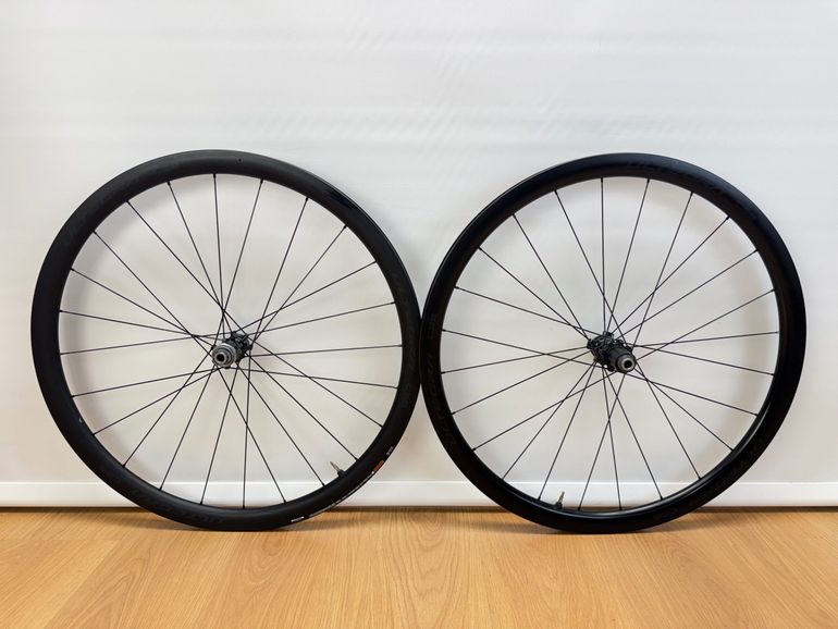 Used Shimano Ultegra R8170 C36 Tubeless CL Disc Wheelset bike — image 1 of 3