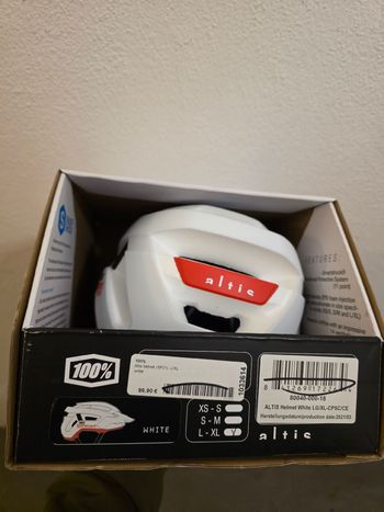 Used 100% Bike Helmet bike — image 3 of 7