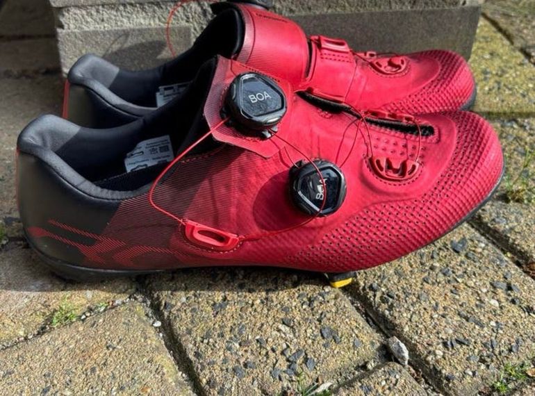 Used Shimano SH-RC702 crimson 2024 bike — image 2 of 6