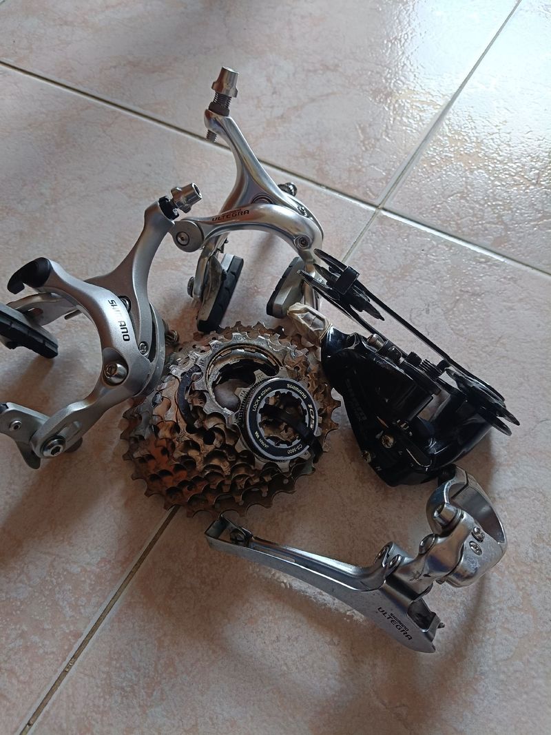 Used Shimano Ultegra FD-R8150 2012 Drivetrain & Pedals