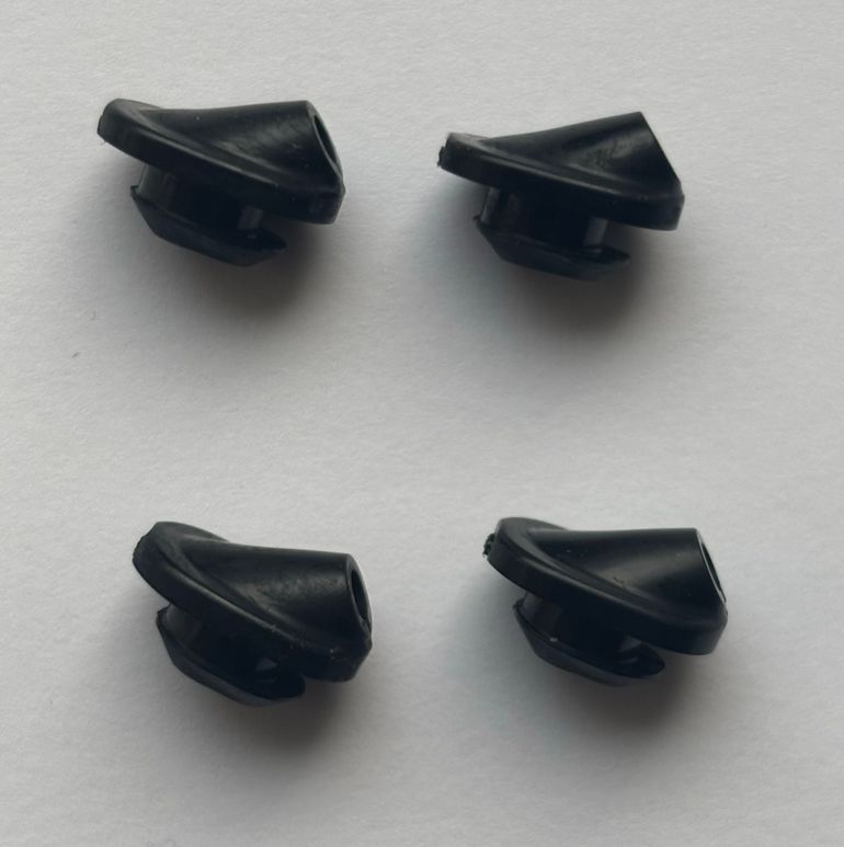 Used Shimano Di2 SM-GM01 Rubber Grommet EW-SD50 (4 pcs) bike — image 1 of 6