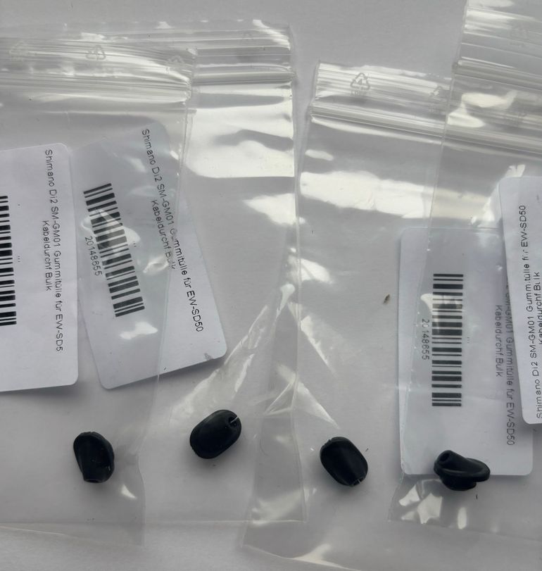 Used Shimano Di2 SM-GM01 Rubber Grommet EW-SD50 (4 pcs) bike — image 5 of 6