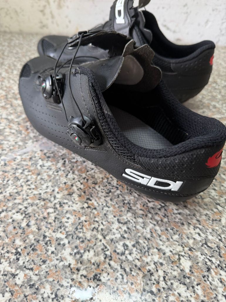 Used Sidi Genius 10 2024 bike — image 9 of 10