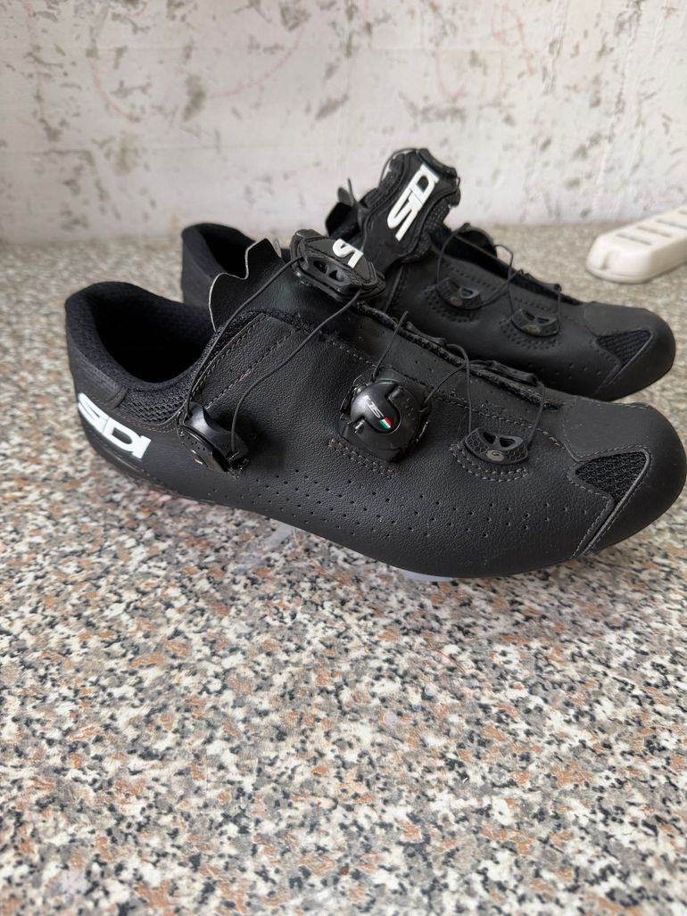 Used Sidi Genius 10 2024 bike — image 4 of 10