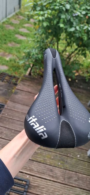 Used Selle Italia Femme GelFlow Lady 2025 bike — image 2 of 4