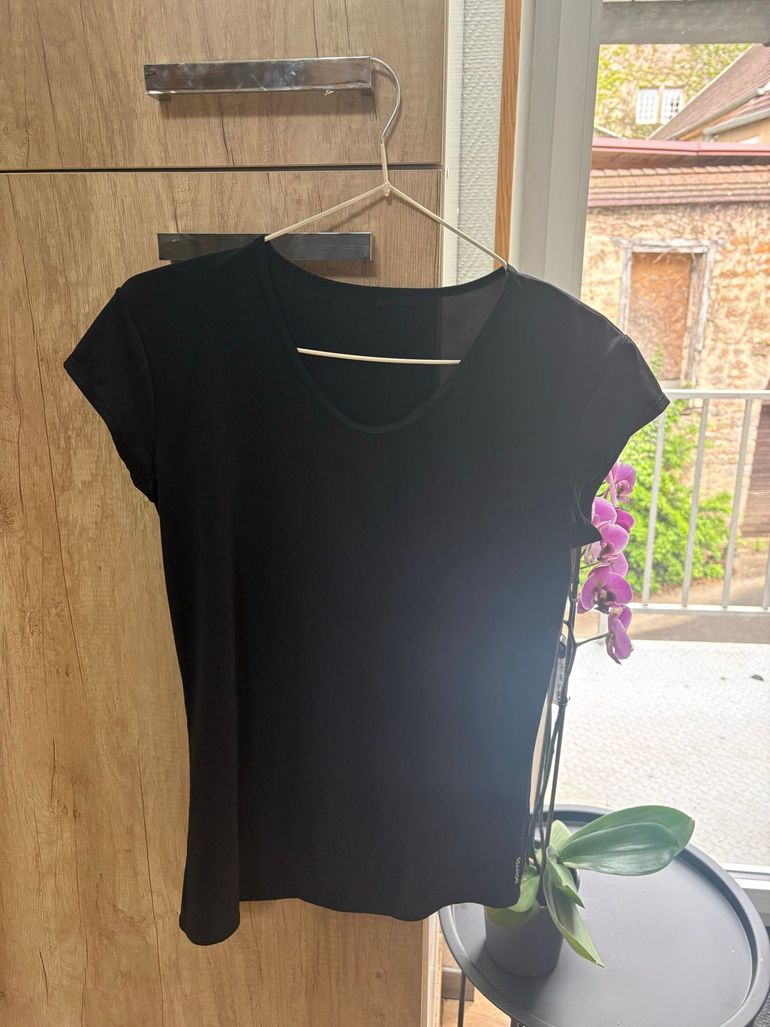 Used Decathlon T-shirt de sport noir – Taille S bike — image 1 of 3
