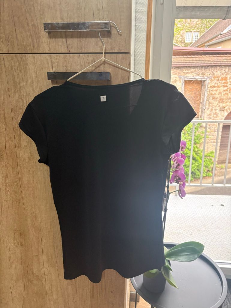 Used Decathlon T-shirt de sport noir – Taille S bike — image 2 of 3